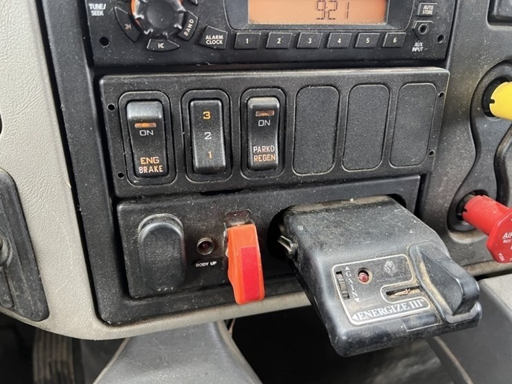 2013-international-7500-s/a-dump-truck-image-44