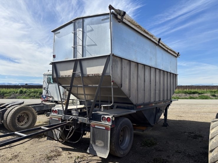 1976-titan-trailer-image-5