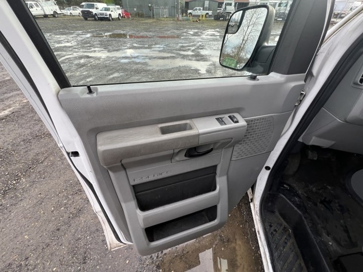 2012-ford-e350-image-30