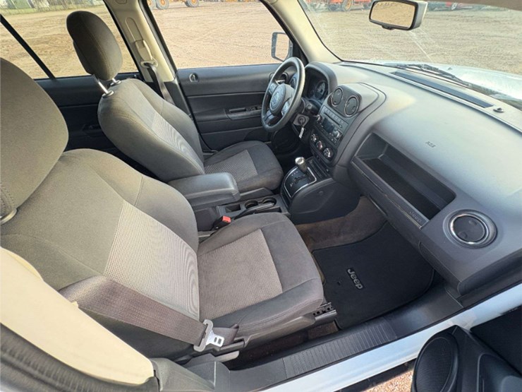 2016-jeep-patriot-sport-image-22