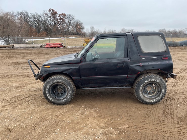 1998-chevrolet-tracker-image-2