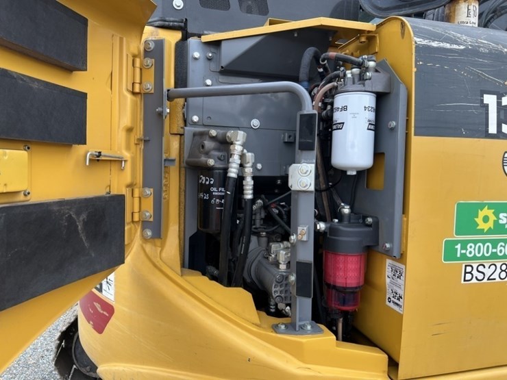 2021-deere-135g-image-21