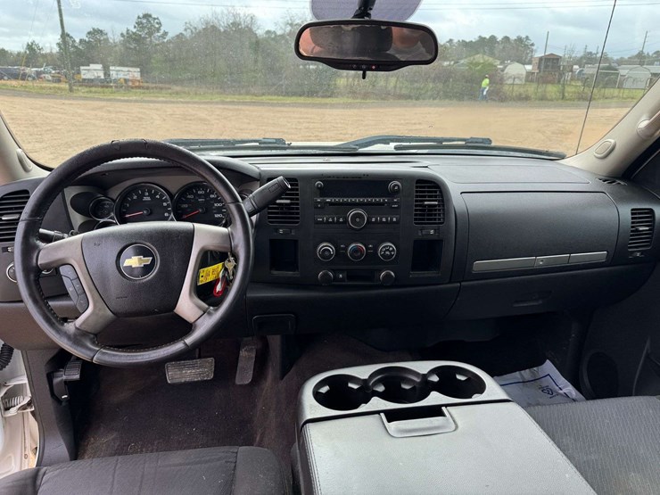 2011-chevrolet-silverado-1500-lt-image-12