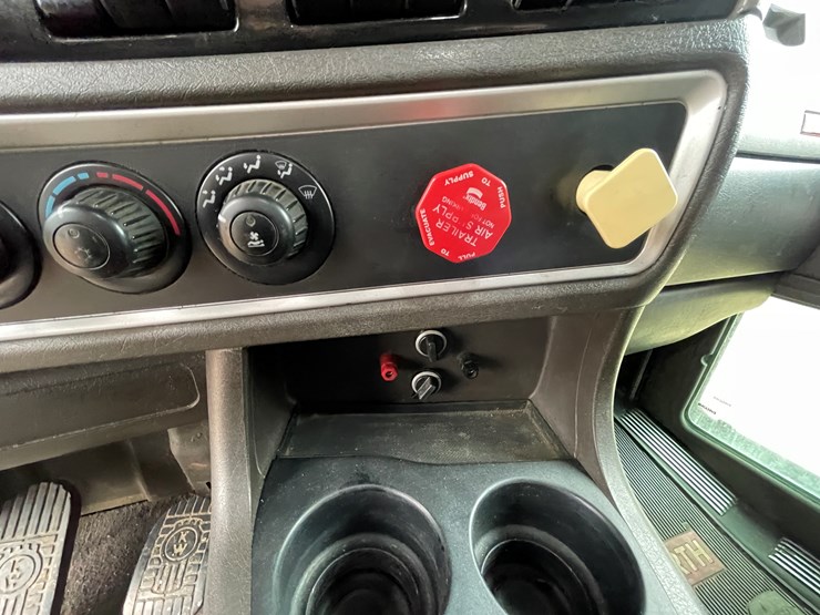 2012-kenworth-t660-image-44