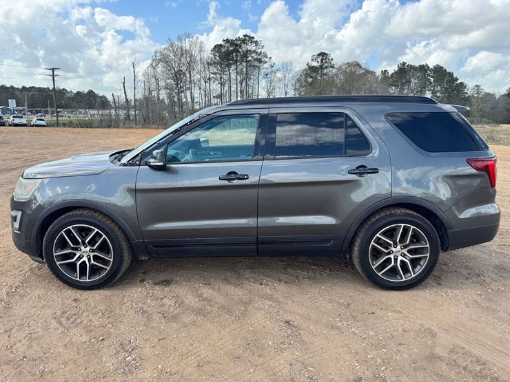 2016-ford-explorer-image-8