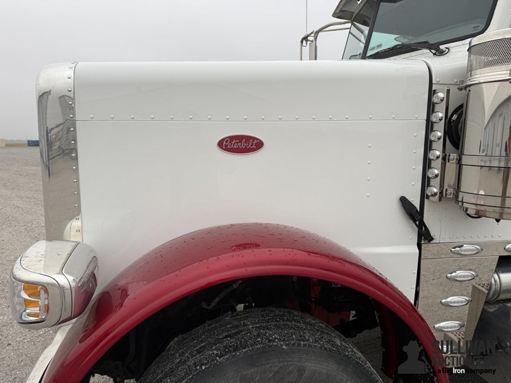 2024-peterbilt-389-image-10