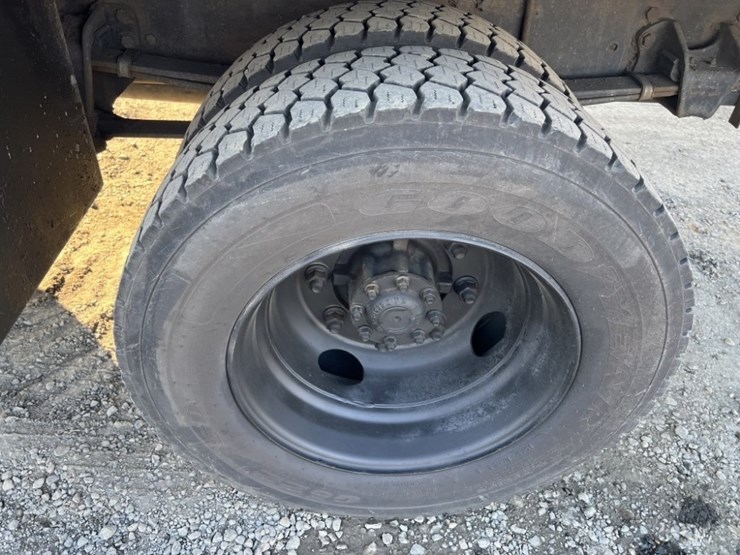 2000-freightliner-fl50-image-11