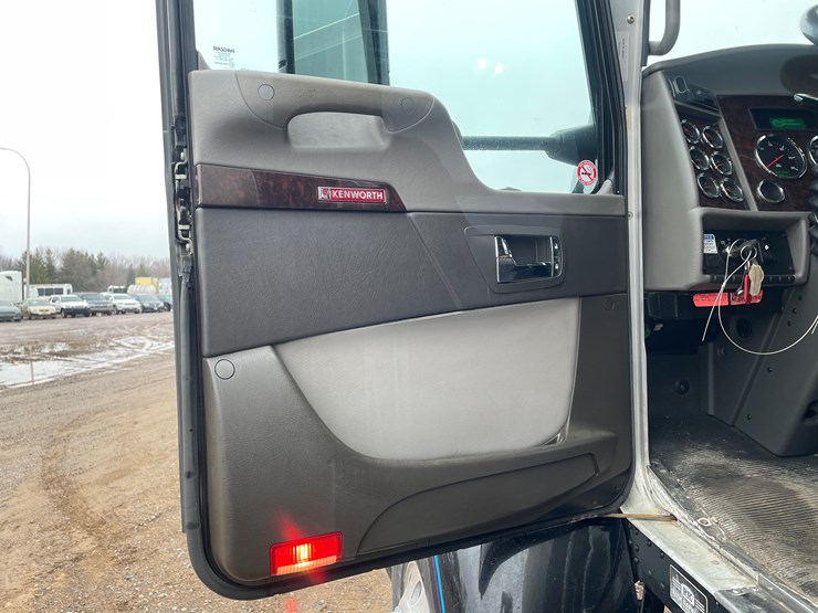 2022-kenworth-t370-image-52