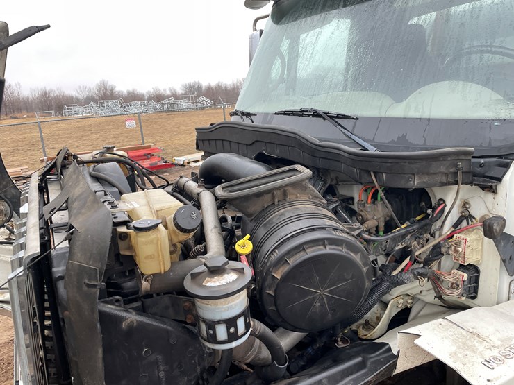 #1037-•-2009-international-navistar-fuel-truck-(has-mn-title)-image-8