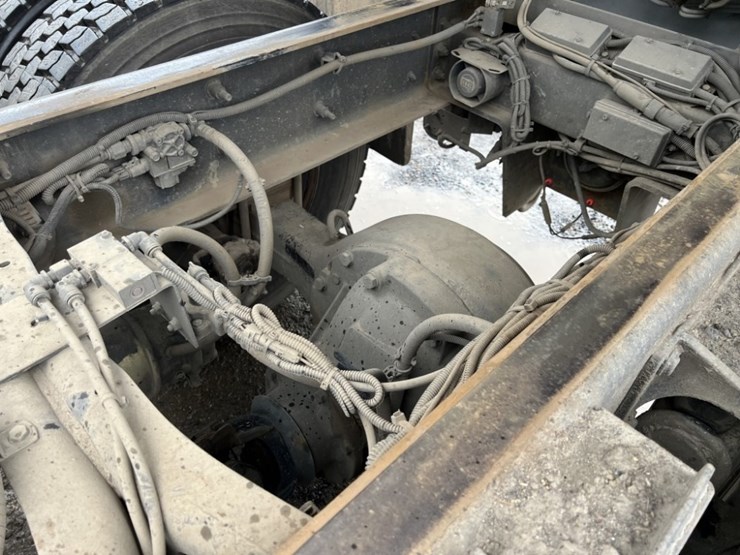 2013-international-7500-s/a-dump-truck-image-28