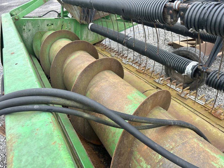 john-deere-220-image-12