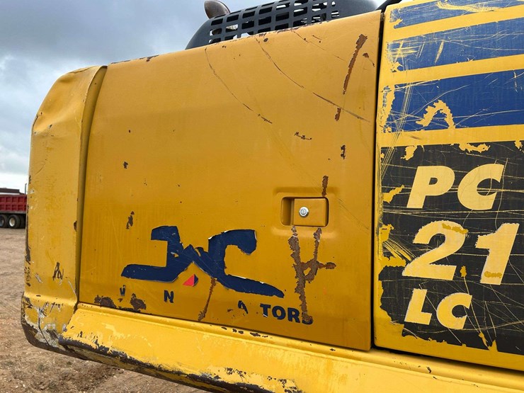 2015-komatsu-pc210-lc-10-image-19