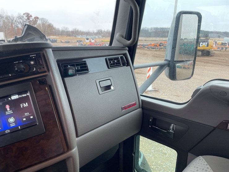 2022-kenworth-t370-image-64