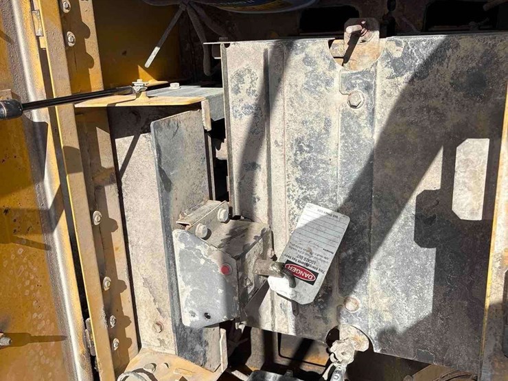 2020-deere-470g-lc-image-40