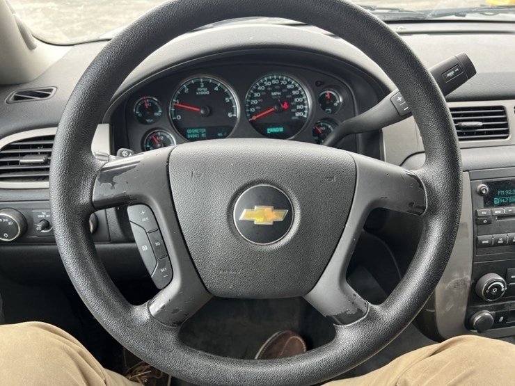 2012-chevrolet-tahoe-image-33