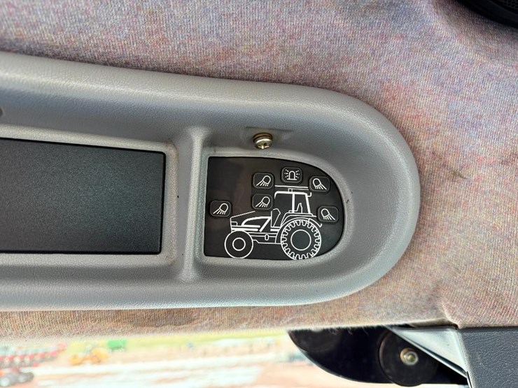 new-holland-ts115a-image-57