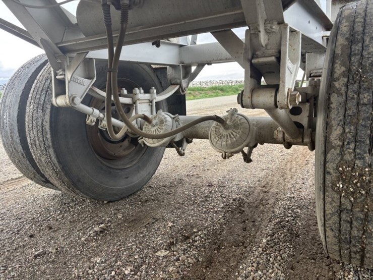 1974-titan-trailer-image-21