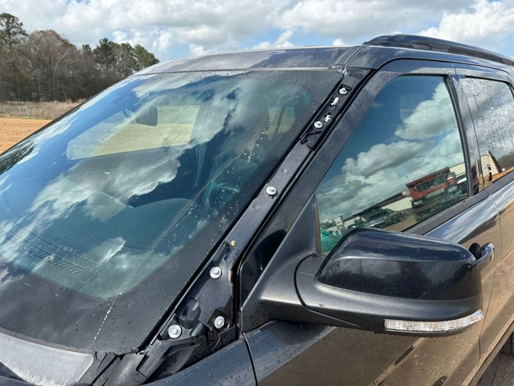 2016-ford-explorer-image-29