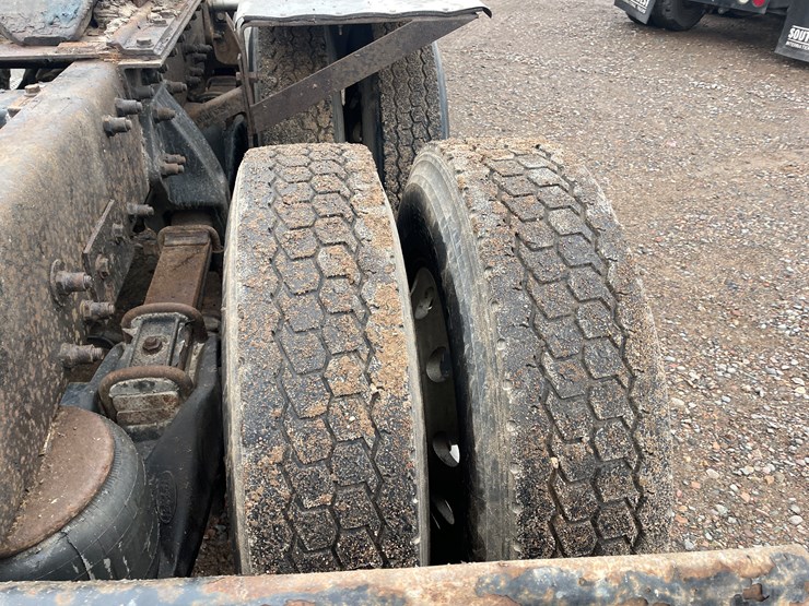 2007-peterbilt-379-image-18