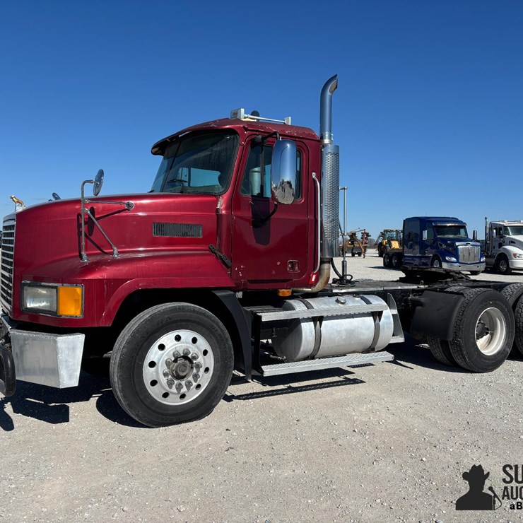 2001 MACK CH613