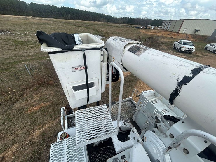 2016-freightliner-m2-106-image-38