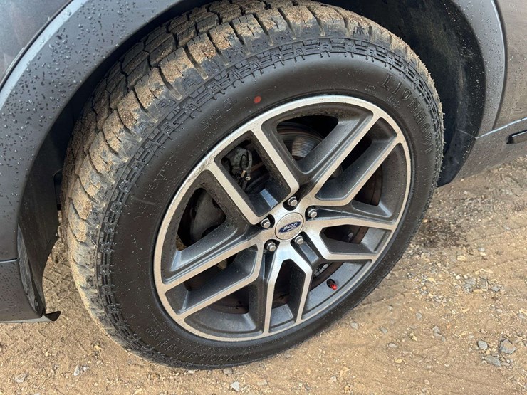 2016-ford-explorer-image-26