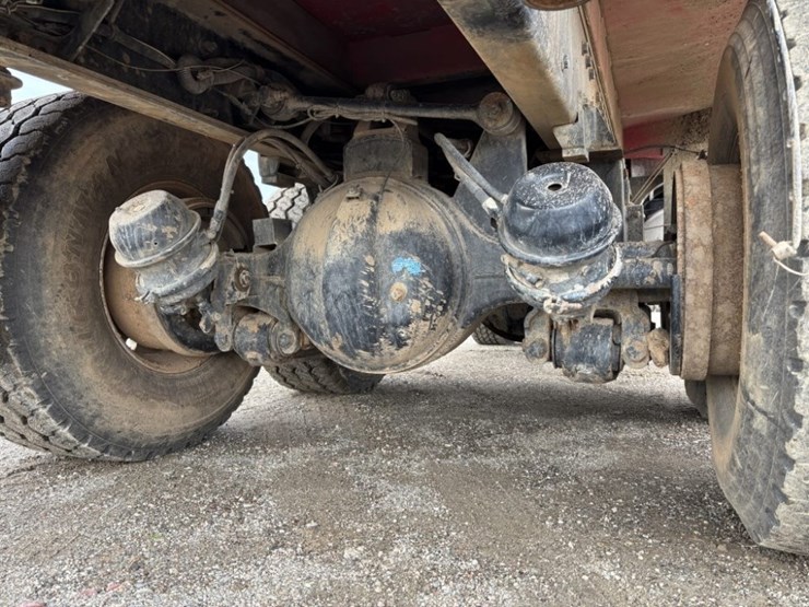 2001-peterbilt-357-image-24