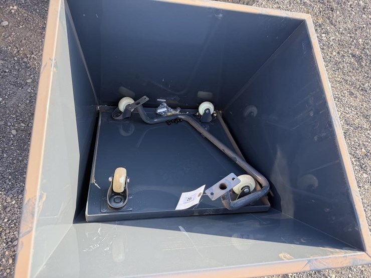 #102-•-mobile-self-loading-dumping-hoppers-image-2