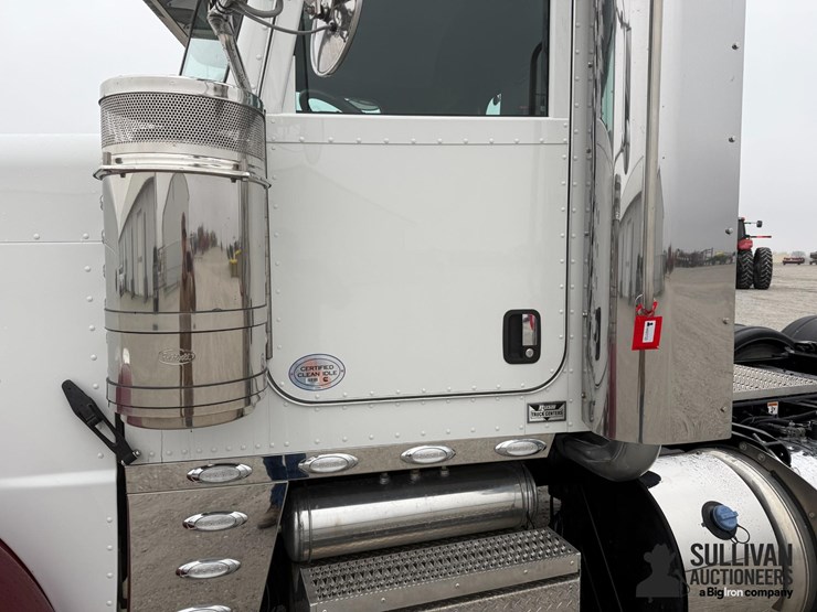 2024-peterbilt-389-image-12