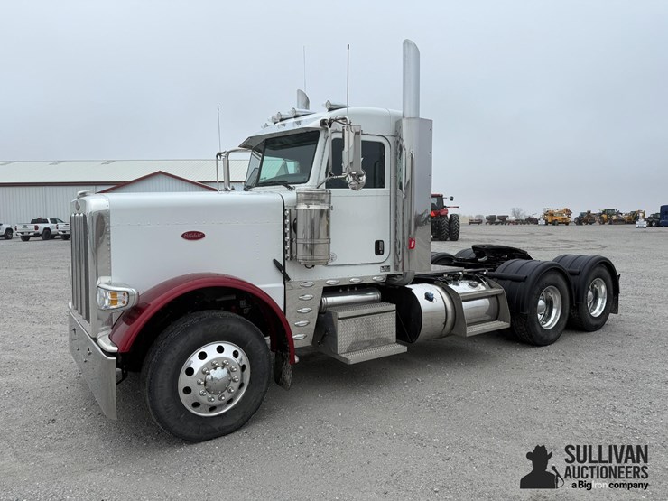 2024-peterbilt-389-image-1