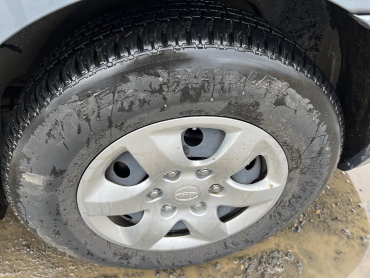 2008-kia-sedona-image-16