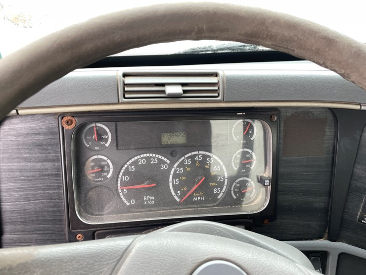 #1038-•-2005-freightliner-grain-truck-(has-mn-title)-image-55