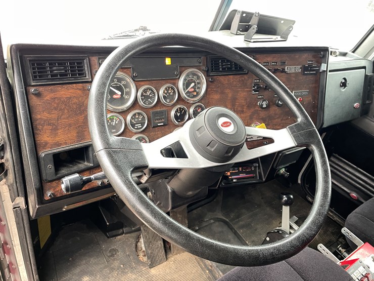 1991-peterbilt-377-image-67