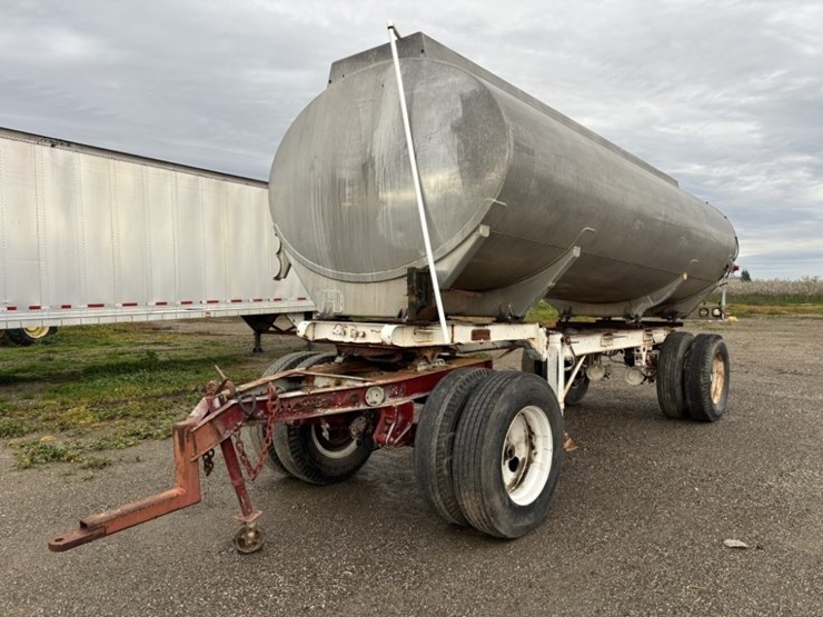 1987-clough-4,500-gallon-t/a-tank-trailer-image-1