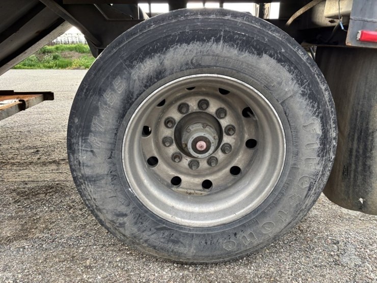 1976-titan-trailer-image-11