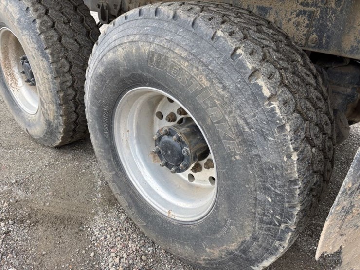 2001-peterbilt-357-image-13