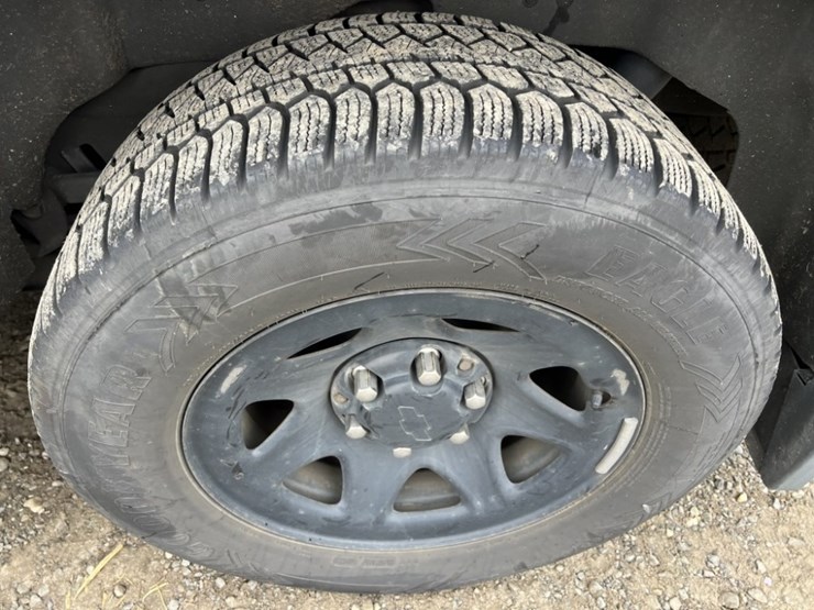 2015-chevrolet-tahoe-image-18