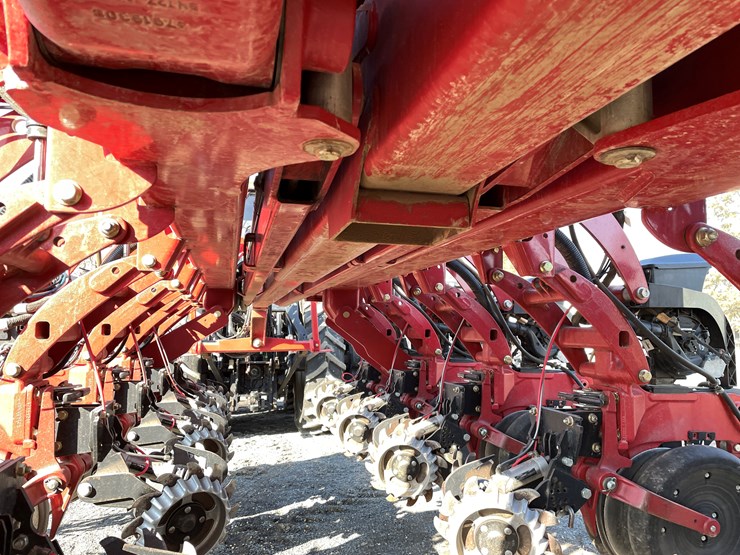 2020-case-ih-2150-image-32