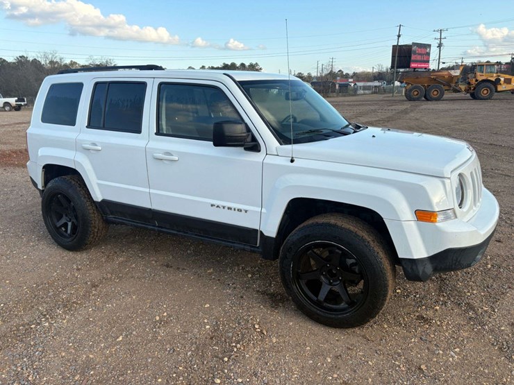 2016-jeep-patriot-sport-image-4