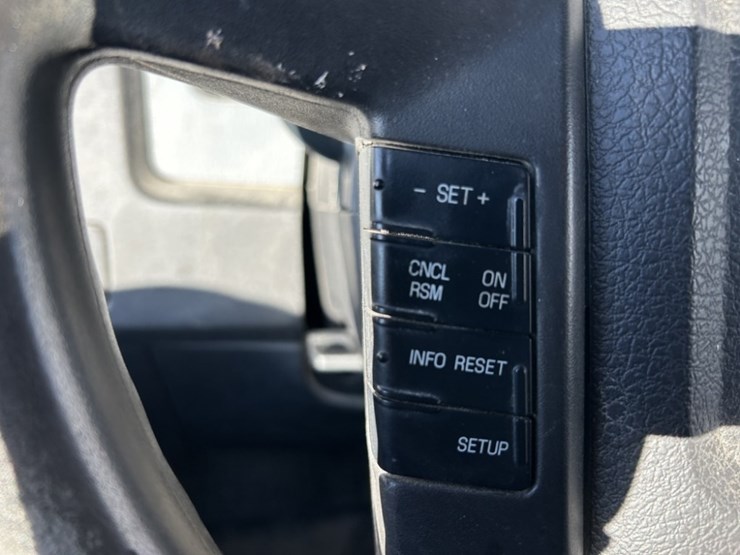 2014-ford-f150-xl-image-30