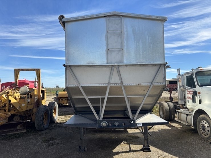 1976-titan-trailer-image-8