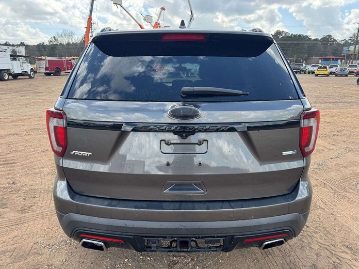 2016-ford-explorer-image-6