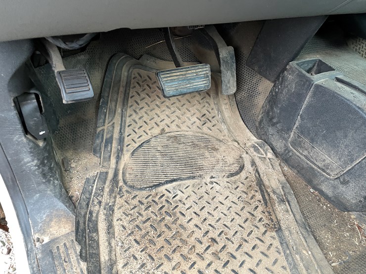 #1476-•-2012-chevy-silverado-pickup-truck-(has-mn-title)-image-38