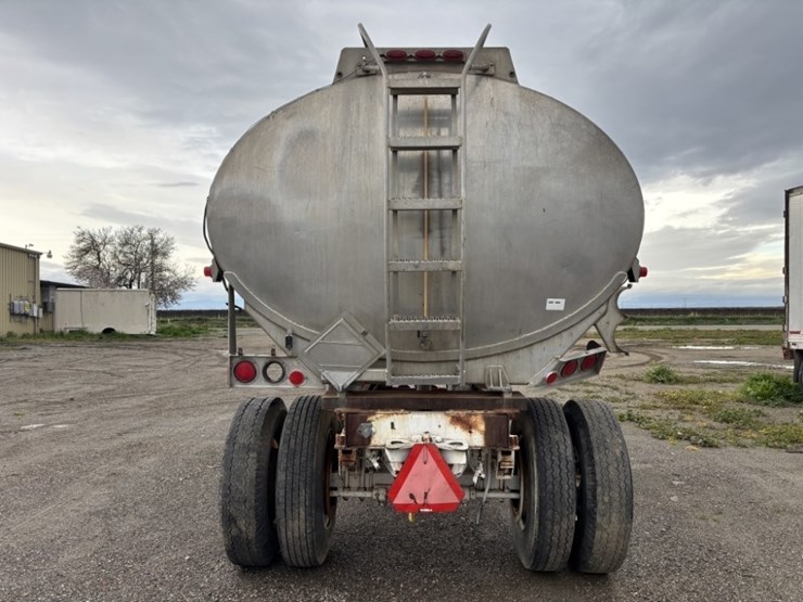 1987-clough-4,500-gallon-t/a-tank-trailer-image-4