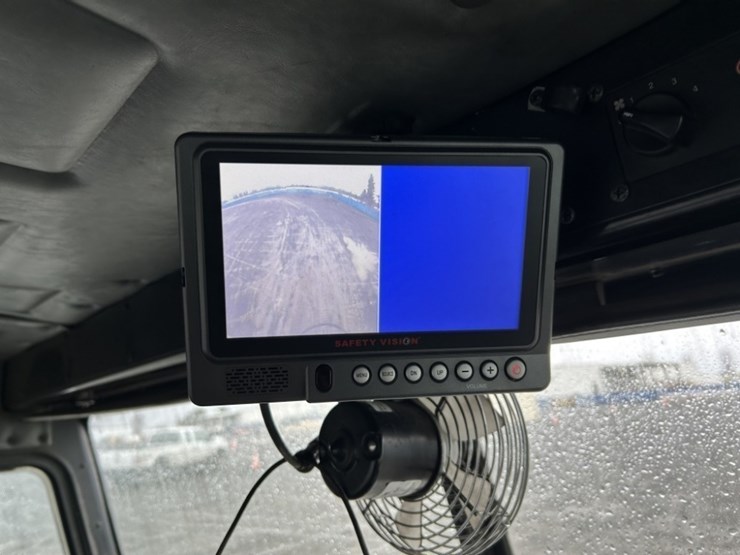 2014-peterbilt-320-image-34