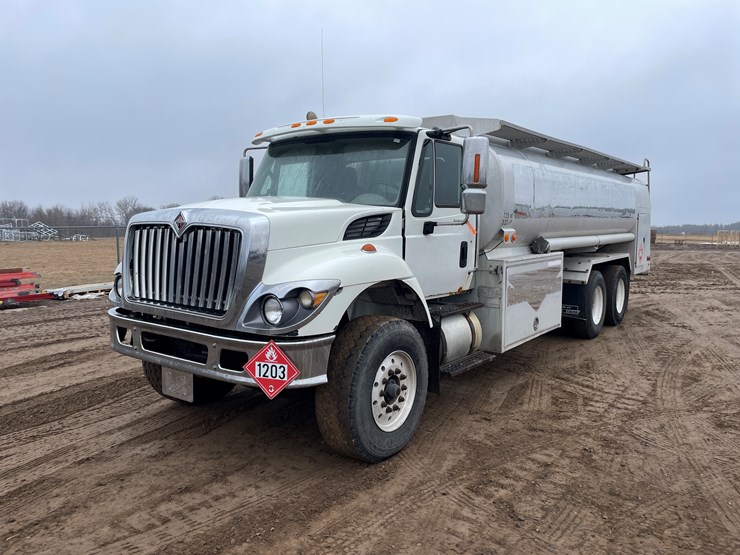 #1037-•-2009-international-navistar-fuel-truck-(has-mn-title)-image-1