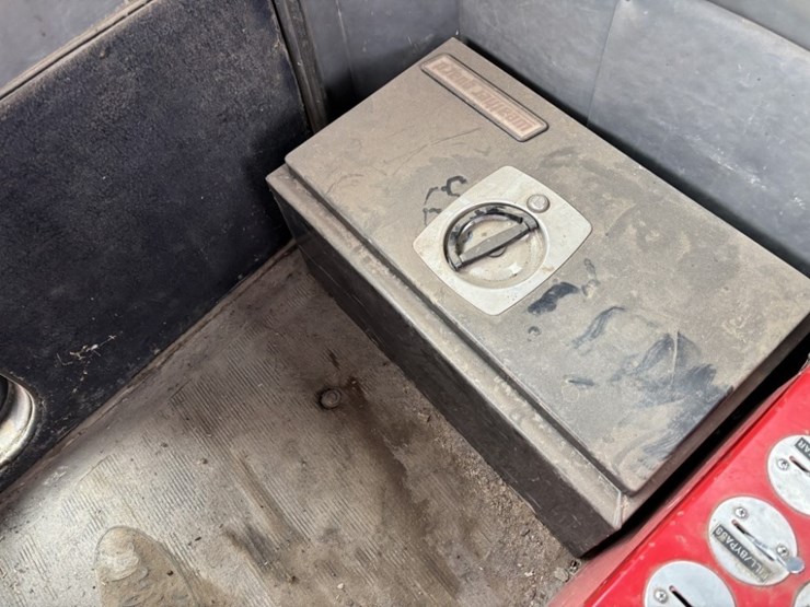 2001-peterbilt-357-image-41