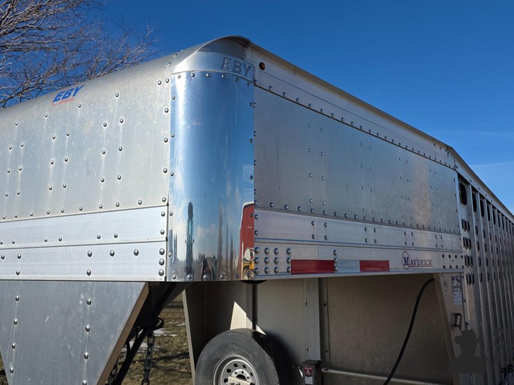 2022-eby-livestock-trailer-image-13