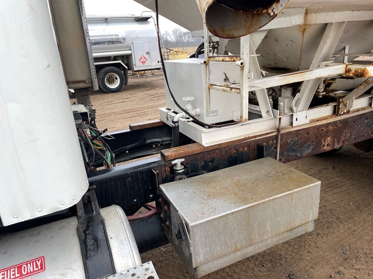 #1038-•-2005-freightliner-grain-truck-(has-mn-title)-image-20