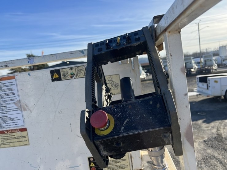 2016-jlg-2646es-image-18